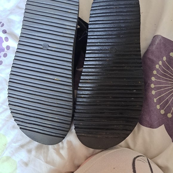 H&M Chunky Sandles - Picture 4 of 4